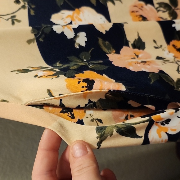 Midi Dress with pockets Size MEDIUM - Picture 2 of 4